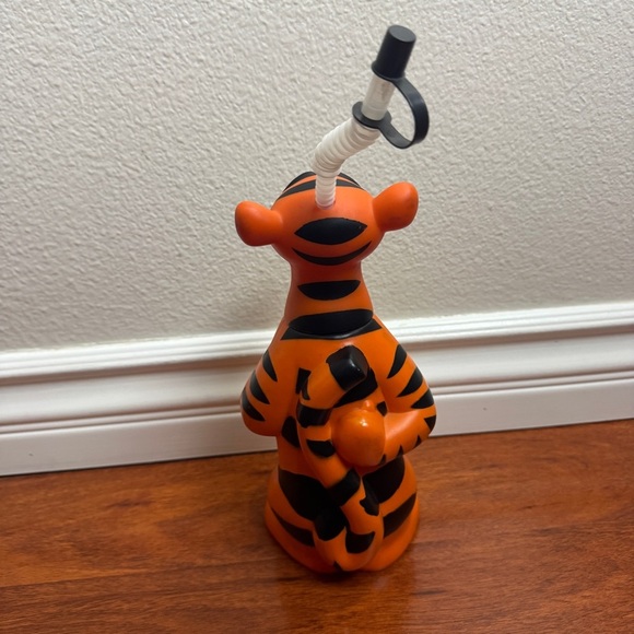Disneyland Tigger Water Bottle Vintage - Picture 4 of 6